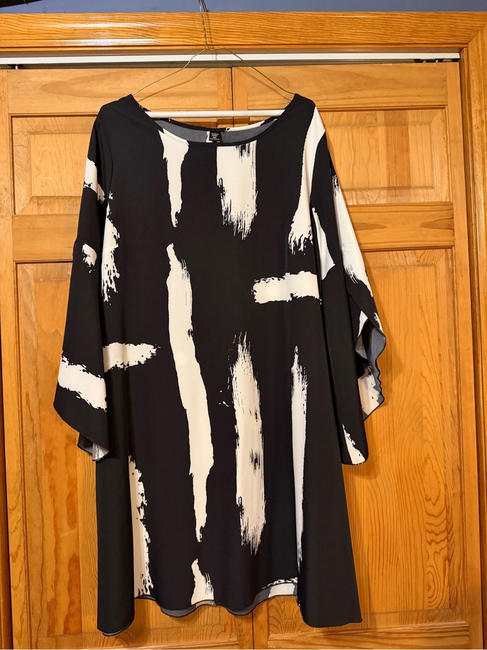 SHEIN Black Tunic with White Brushstroke Print